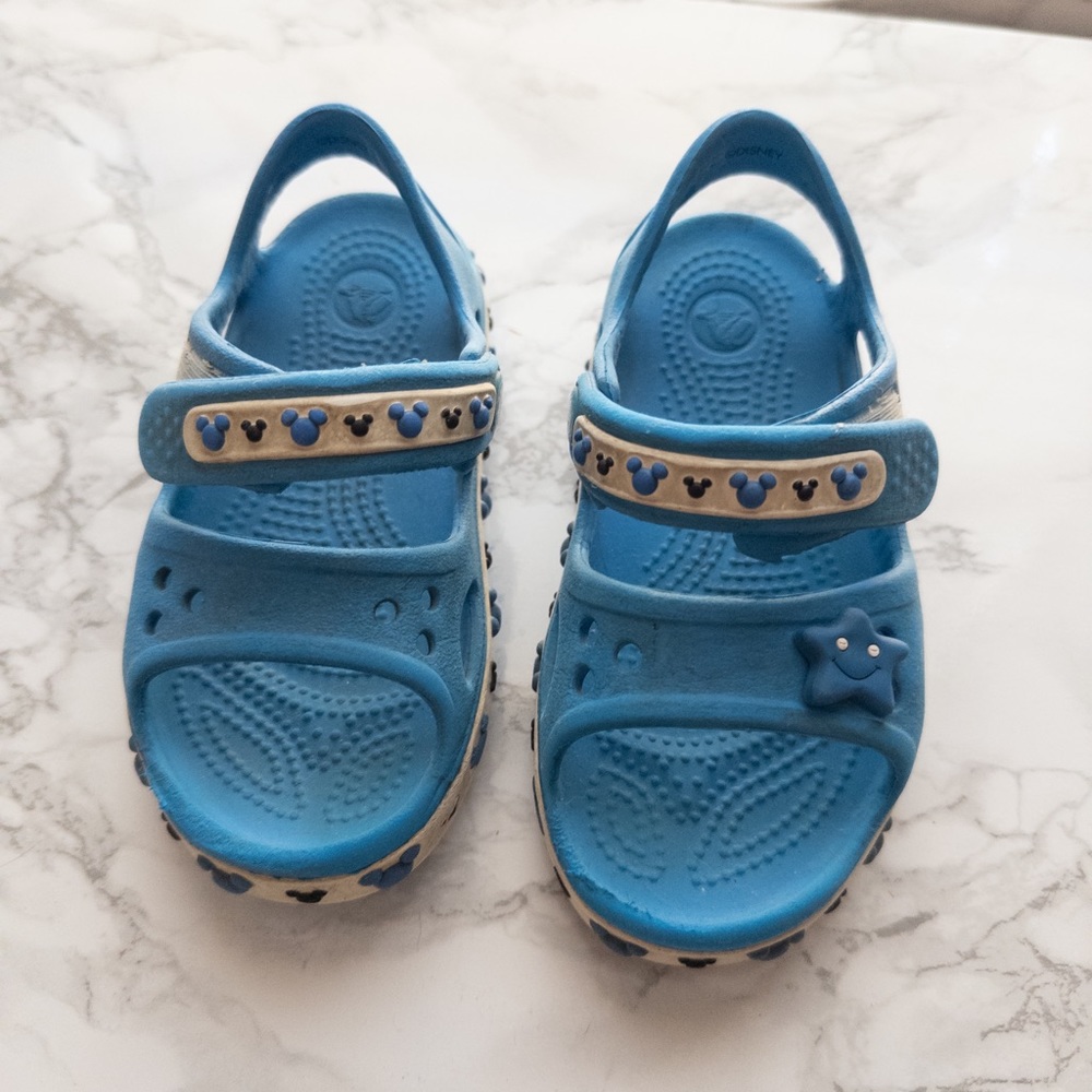 Crocs mickey sandals size 8 kids blue velcro